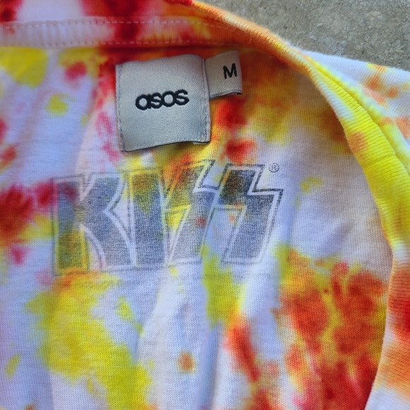 Hand tie dyed kiss shirt - Picture 3 of 4